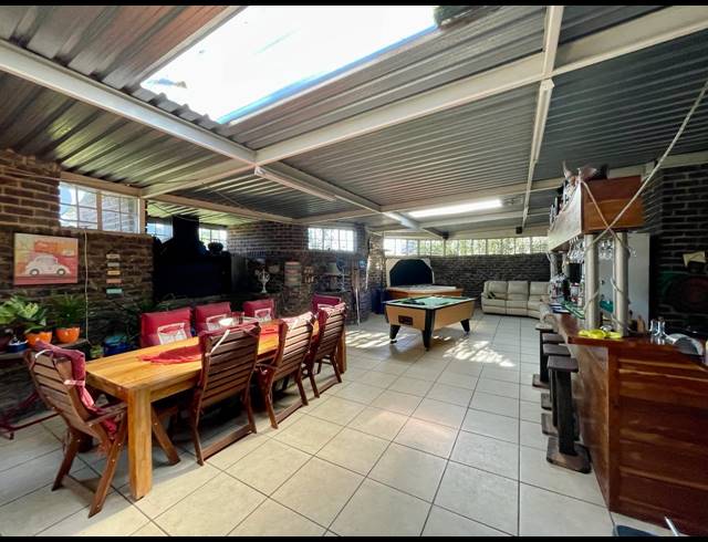 4 BEDROOM HOUSE TO LET IN THREE RIVERS EAST